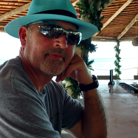 Profile Picture of David Titus (@davidtitus319) on Poshmark