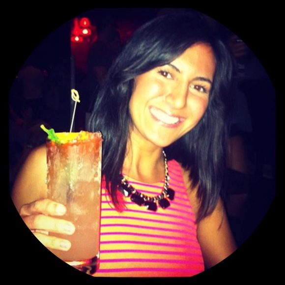 Profile Picture of Leigha Miller (@leighamiller20) on Poshmark
