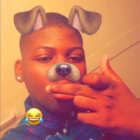 Profile Picture of Chevalie Condry (@godvae) on Poshmark