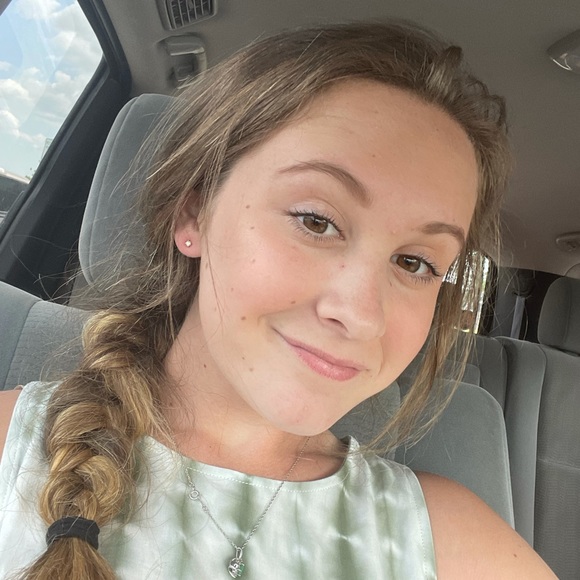 Profile Picture of Sky Lecount (@lecount_sky) on Poshmark
