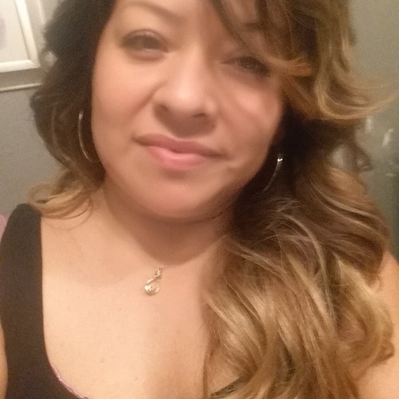 Profile Picture of Eloisa Chavez (@eloisalora35) on Poshmark