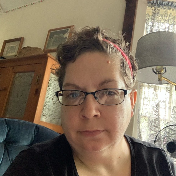 Profile Picture of Rebecca Sweetser (@sweetserrebecca) on Poshmark