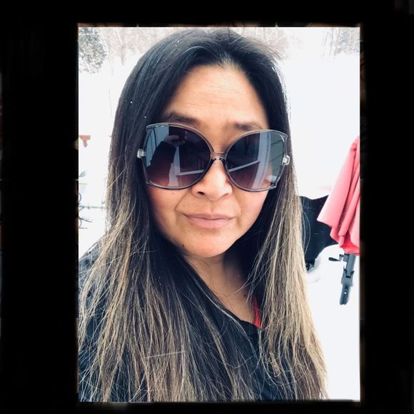 Profile Picture of Linn Decapio (@sunjopark69) on Poshmark