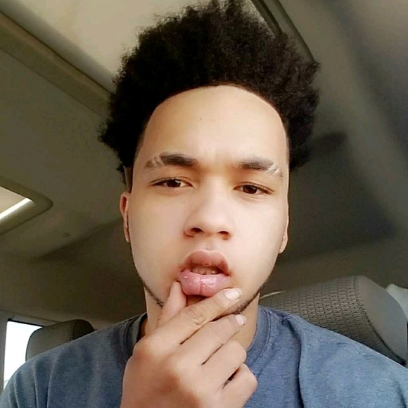 Profile Picture of Harrison Schrum (@harryperry) on Poshmark