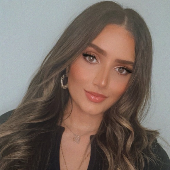 Profile Picture of Jaides Faureperez (@jaidesf) on Poshmark