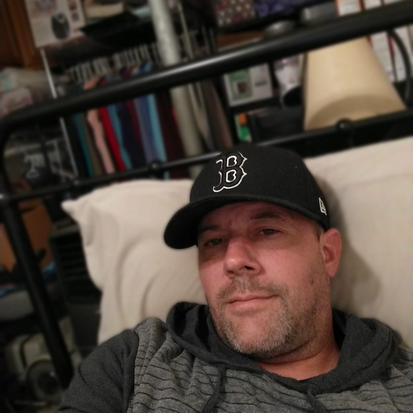 Profile Picture of Peter Murphy (@p011176) on Poshmark