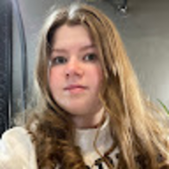 Profile Picture of Leah Benak (@leahbenak) on Poshmark