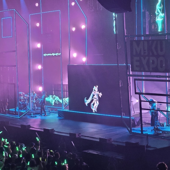 Profile Picture of Sydnie Credle (@sydcredle) on Poshmark