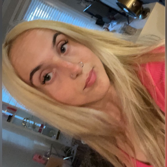 Profile Picture of Juliana Baaklini (@julianaaamariee) on Poshmark