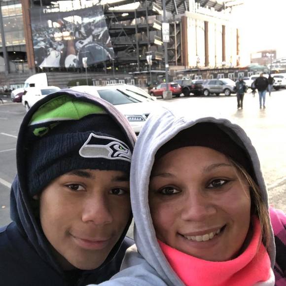 Profile Picture of Raechelle Leach (@rocky0040) on Poshmark