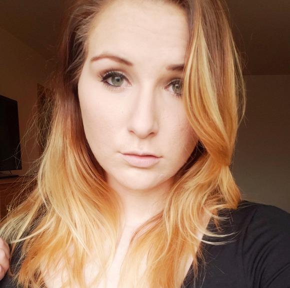 Profile Picture of Miranda Breitrick (@mirandalaehn) on Poshmark