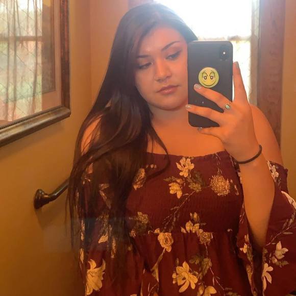 Profile Picture of Lia Camarillo (@liacam95) on Poshmark