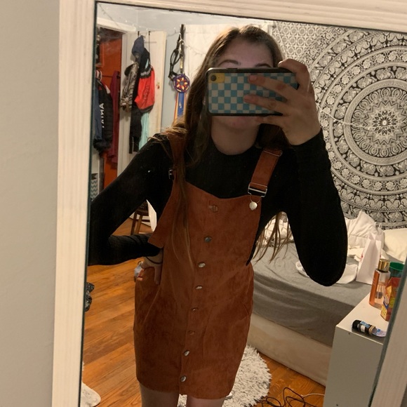 Profile Picture of Amber Daniels (@amberdaniels126) on Poshmark