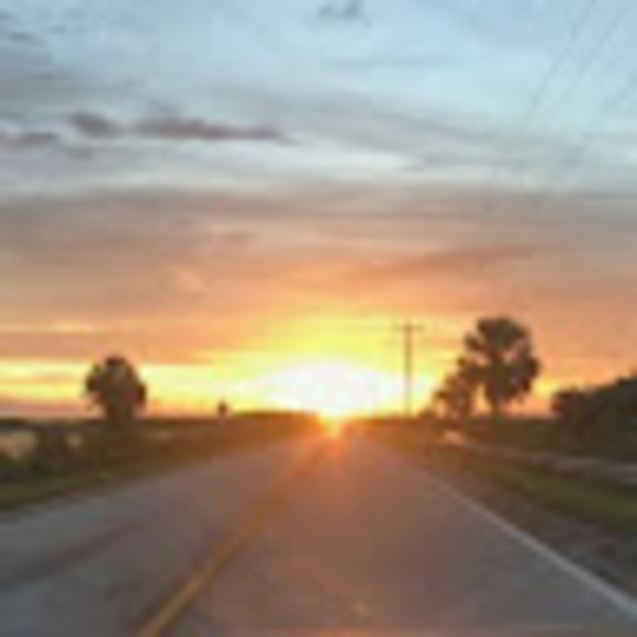 Profile Picture of Chloe Poppenhager (@cdjpop2000) on Poshmark