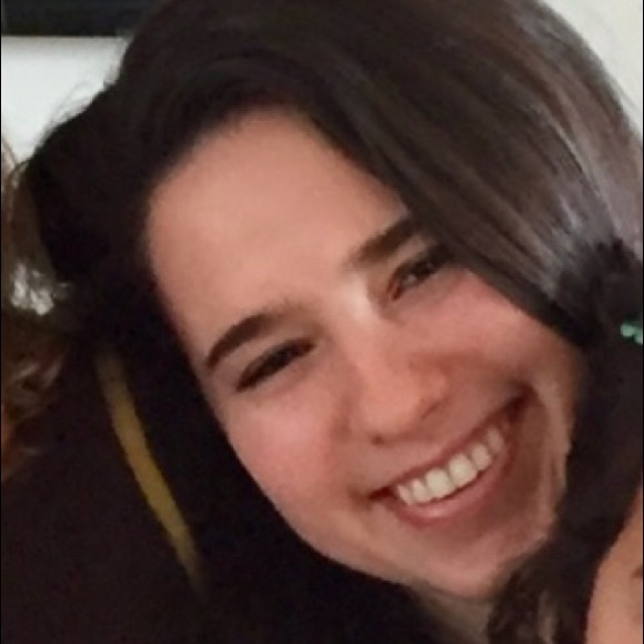 Profile Picture of Olivia Ricks (@oliviaricks) on Poshmark