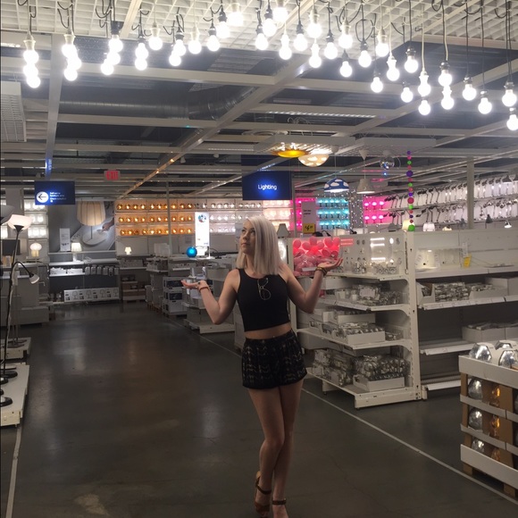 Liv Volovnik - Poshmark Profile Picture of Liv Volovnik (@livvolovnik) on Poshmark