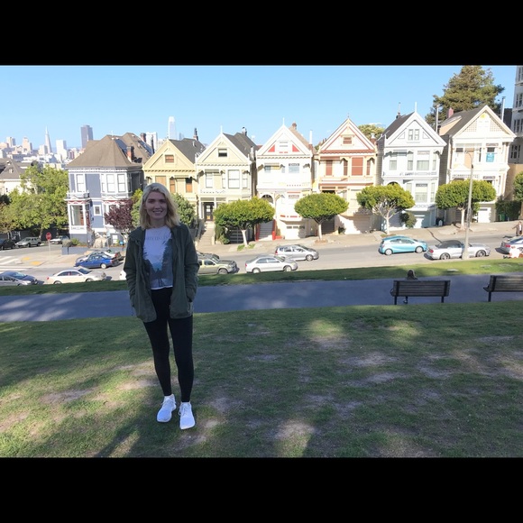 Profile Picture of Julia Cole (@jcole808) on Poshmark