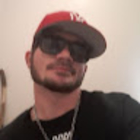 Profile Picture of Jeremy Shore (@jeremyshore) on Poshmark