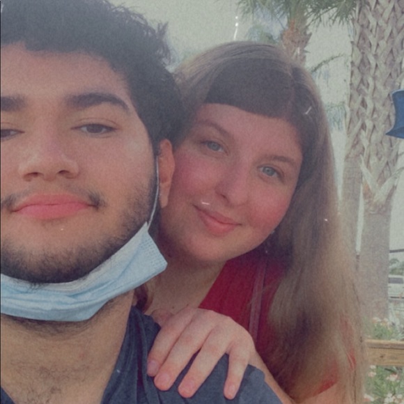 Profile Picture of Alex Flores (@dddaniellewittt) on Poshmark