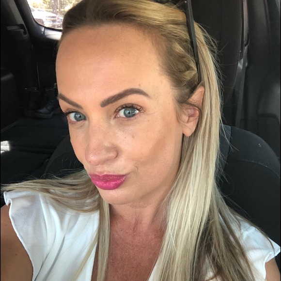 Profile Picture of Renee Reynolds (@rene38) on Poshmark