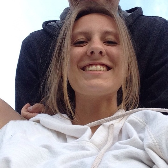 Profile Picture of Hanna Wilson (@hannalou1122) on Poshmark