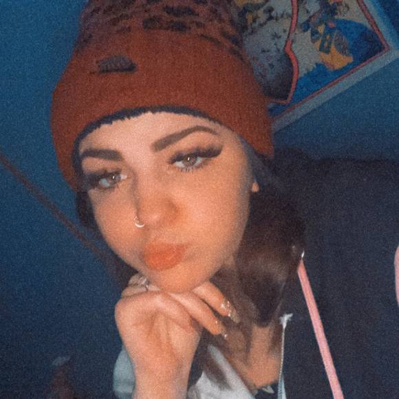 Profile Picture of Tiana Devaudreuil (@t_devaudreuil) on Poshmark