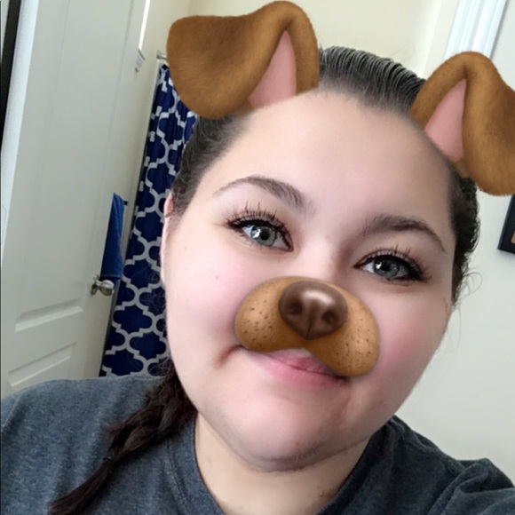 Profile Picture of Amber Hanna (@amber_hanna) on Poshmark