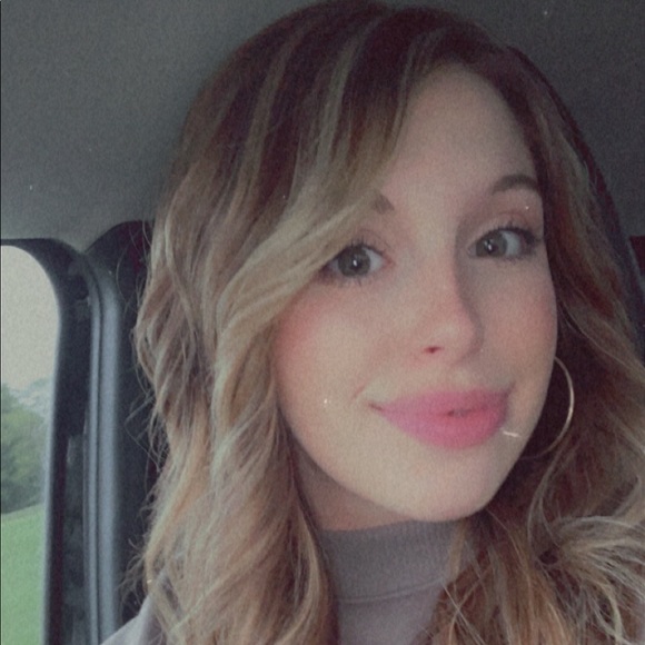 Profile Picture of Alyssa Wiant (@durango32) on Poshmark