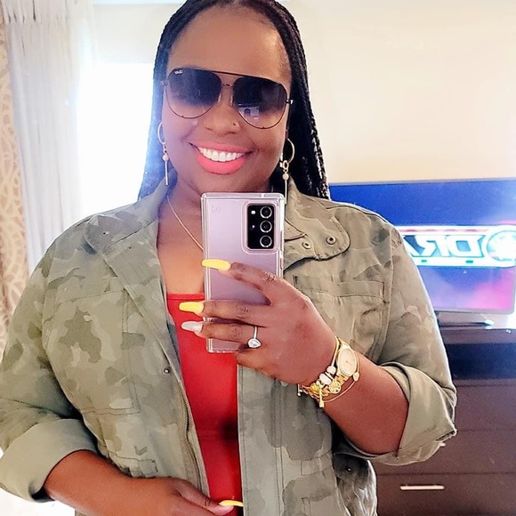 Profile Picture of Latasha Travis (@tasharenee607) on Poshmark