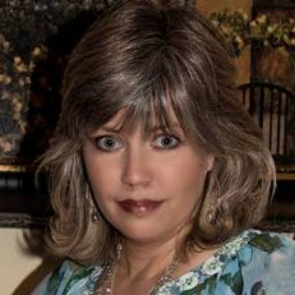 Profile Picture of Cindy Mroueh (@cindymshops) on Poshmark