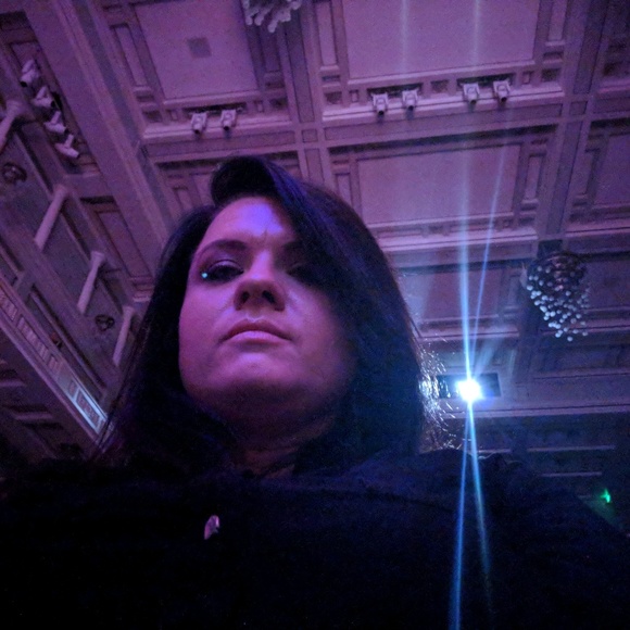 Profile Picture of Crystal Bowen (@crazylove77) on Poshmark