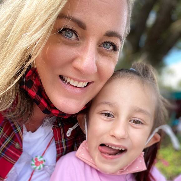 Profile Picture of Tami Adams (@tameelee) on Poshmark