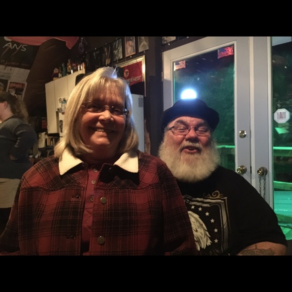 Profile Picture of Cathy Azbell (@cathyazbell) on Poshmark