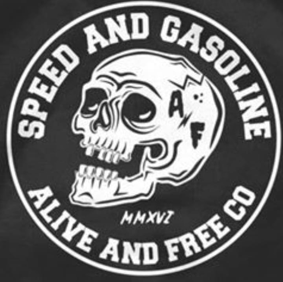 Profile Picture of Hundy Hundy (@hundyhundy) on Poshmark