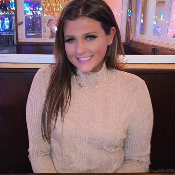 Profile Picture of Chrissy Chakalis (@chaaklis7196) on Poshmark