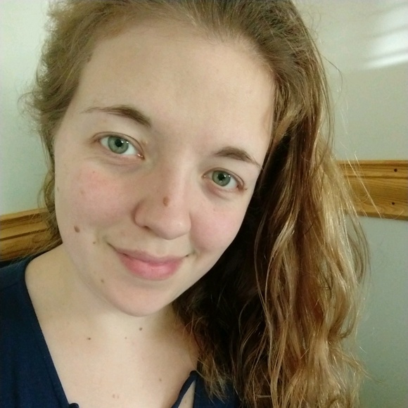 Profile Picture of Alyssa Chereshkoff (@achereshkoff) on Poshmark