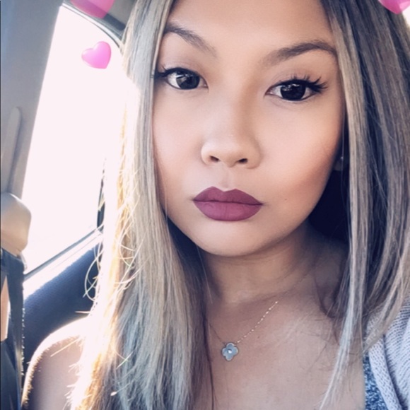 Profile Picture of Rizelle Pecson (@rizelleee) on Poshmark