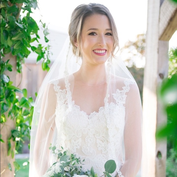 Profile Picture of Ashlee Kim (@ashleekim104) on Poshmark