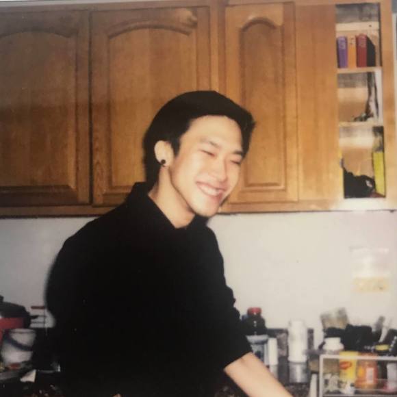 Profile Picture of Kenny Zeng (@knnyzng) on Poshmark