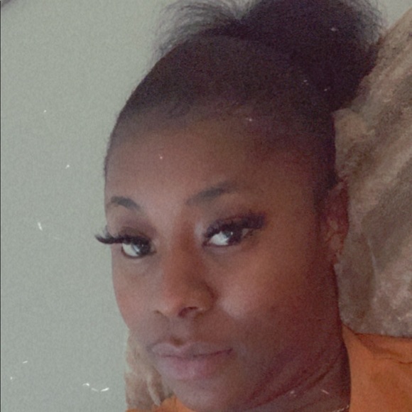 Profile Picture of Kim Mac (@kimmac31) on Poshmark