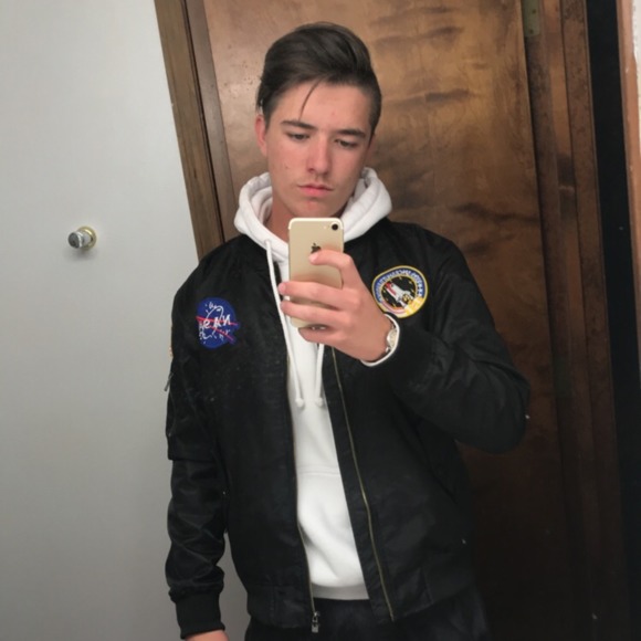 Profile Picture of Noah Kittleson (@noah_kittleson) on Poshmark