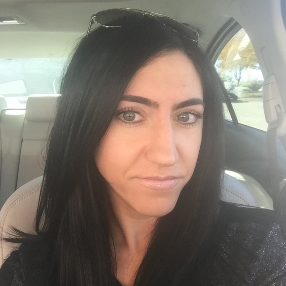 Profile Picture of Brittany Willden (@barobins) on Poshmark