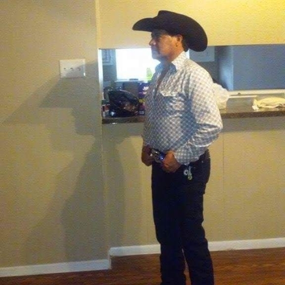 Profile Picture of Jesus ledesma Jesus (@ledesmajesus927) on Poshmark