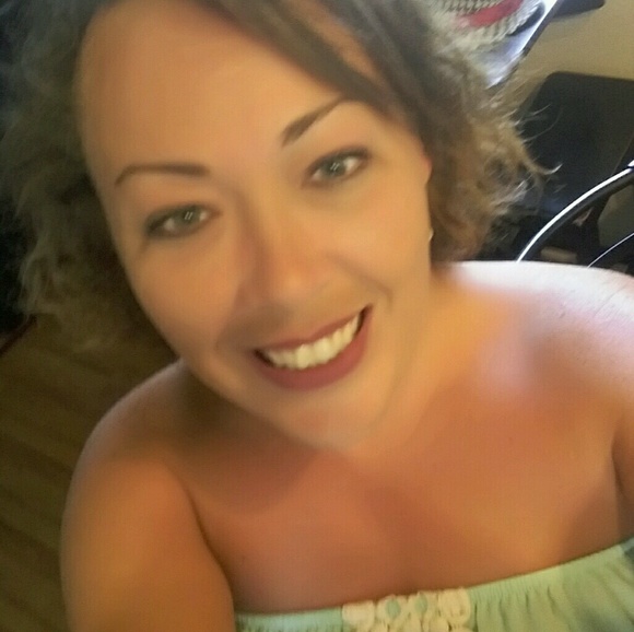 Profile Picture of Kim Barrow (@tommysgirl09) on Poshmark