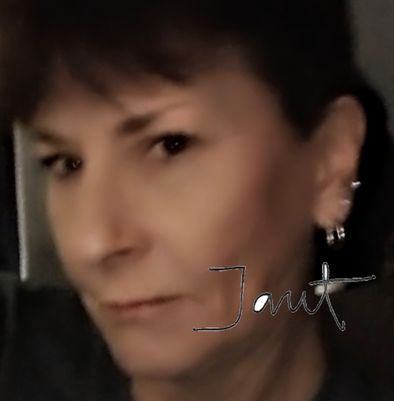 Profile Picture of Janet Reaser (@janetreaser) on Poshmark