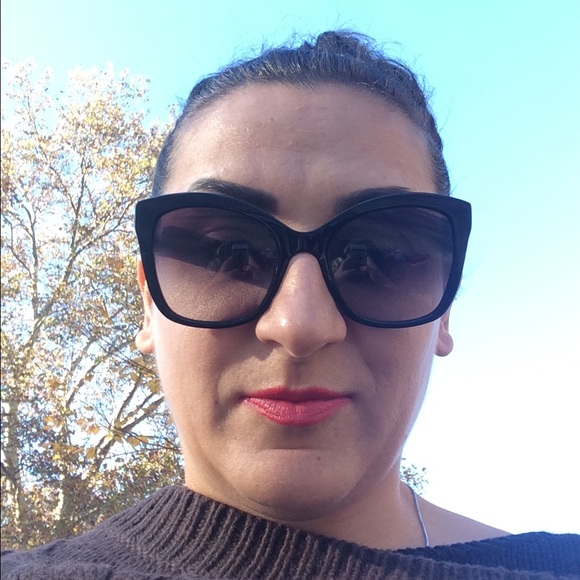 Profile Picture of Kristina Berisaj (@kristinab31) on Poshmark