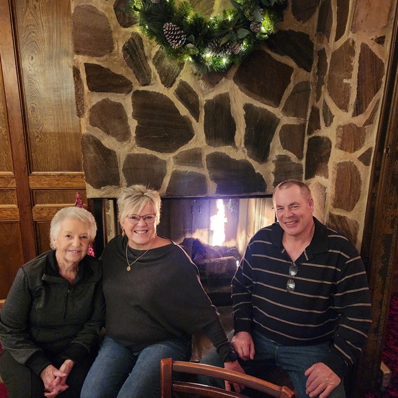 Profile Picture of Lori Drotzmann (@loridrotzmann) on Poshmark