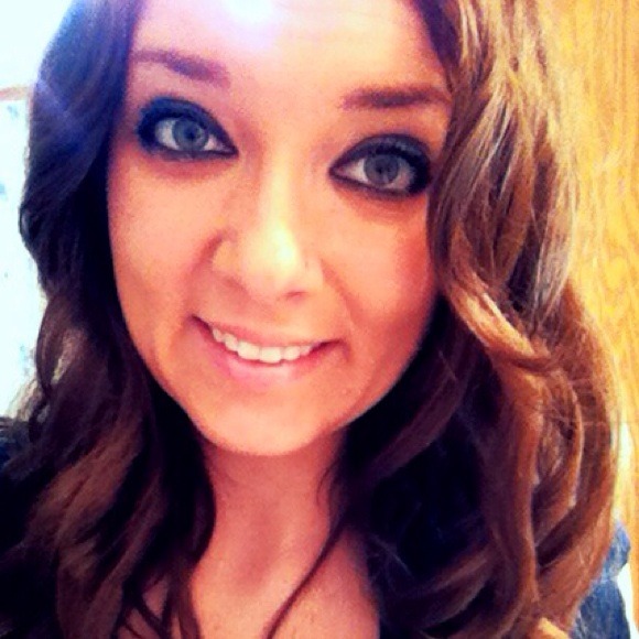 Profile Picture of Taylor Tibbles (@tlttdd032512) on Poshmark