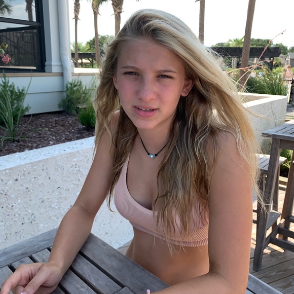 Lizzie Syverson - Poshmark Profile Picture of Lizzie Syverson (@liz1syv) on Poshmark