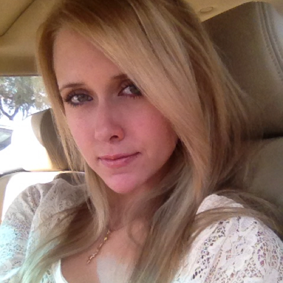 Profile Picture of Stephanie Bolen (@stephaniebolen) on Poshmark